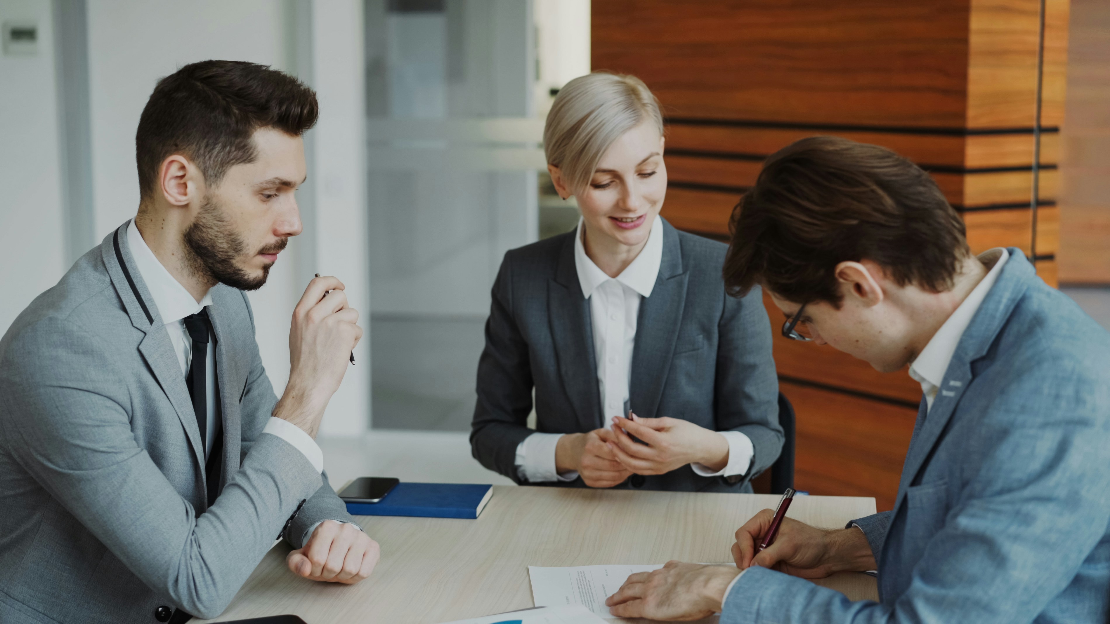 Quel prestataire choisir à l’occasion d’un appel d’offres ? Pourquoi l’agilité d’une microentreprise comme ScribLogiK fait la différence